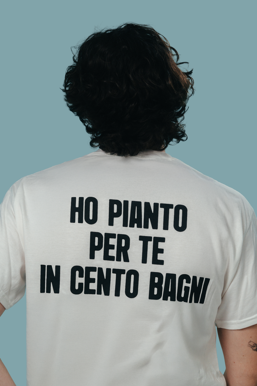 Maglietta Bianca Lacrima con frase sul retro – Ho pianto per te in cento bagni