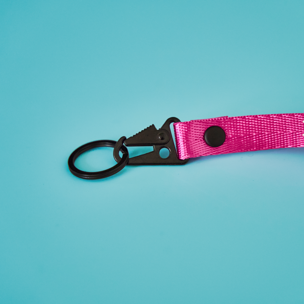 Portachiavi rosa piangiamo / balliamo – le chiavi del tuo cuore spezzato.