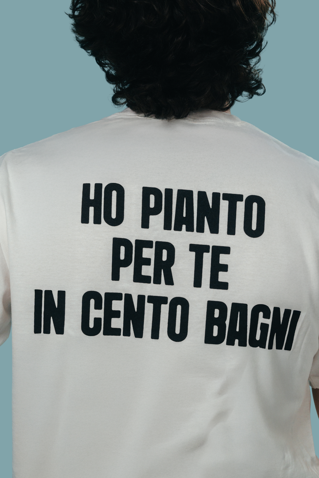 Maglietta Bianca Lacrima con frase sul retro – Ho pianto per te in cento bagni