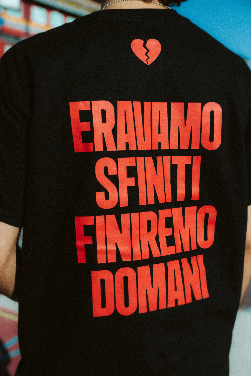 T-shirt Finiremo Nera Rossa