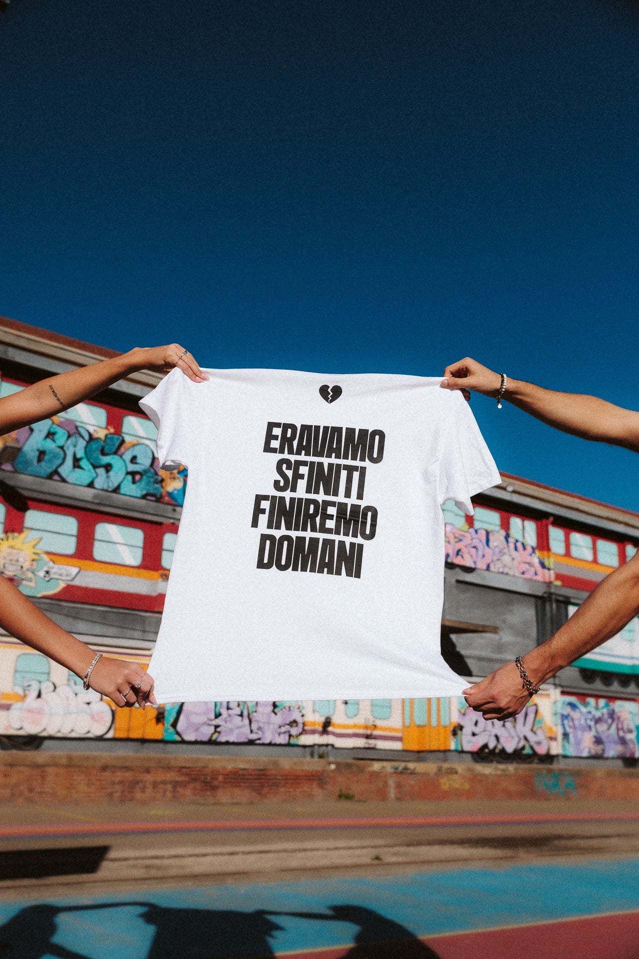 T-shirt Finiremo Bianca Nera