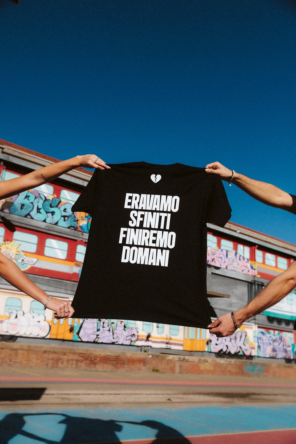 T-shirt Finiremo Nera Biaca