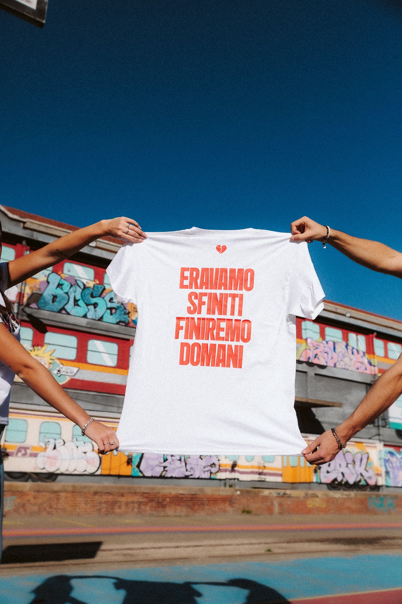 T-shirt Finiremo Bianca Rossa