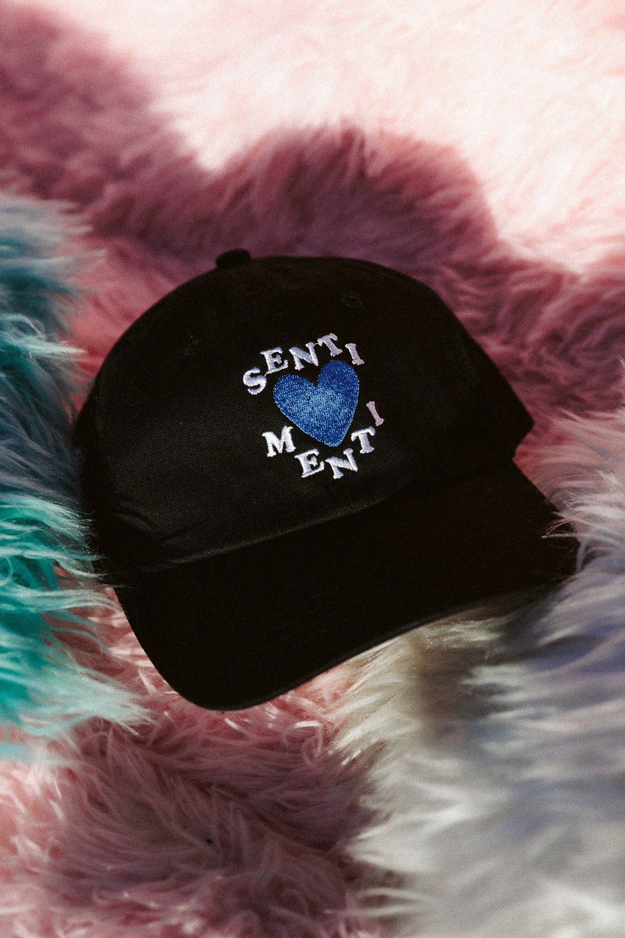 Cappellino Sentimenti Nero Ricamato